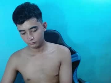 Ursoftboysteve big cock cam stud streaming live
