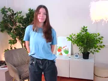 Uwucutiee, 18 years old, The first day! GOAL: Let's tease you a little with a t-shirt, lift it up a bit.   i'm Nala #18 yo #new #teen #young #bigass [15 tokens remaining], webcam photo