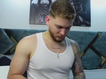 Muscle cam star Valentino_ferrari28, 24 yrs