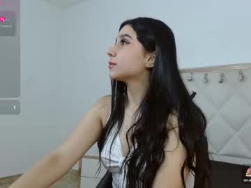 Skinny Asian cam girl Velora_tay live in HD