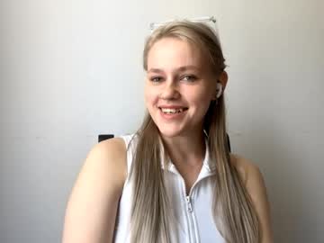 Vinitadimario, 18 years old, Goal"Lower my shorts — Show a basic belly roll!  .Heeey everyone, my name is Maria im new  here, ?ome in and let's get to know each other #shy #18 #new #young #blonde [70 tokens remaining], webcam photo