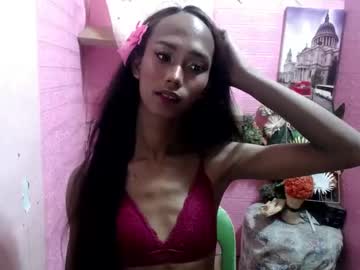Muscle cam star Wickedcassie4u