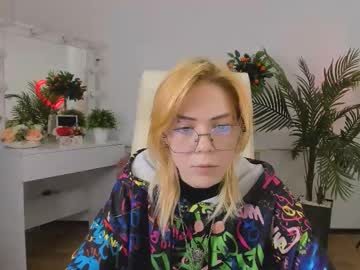Wild_berry_soul, 19 years old, GOAL: stand up and turn around [12 tokens remaining] Welcome to my room! #new #blonde #glasses #18 #nonude, webcam photo