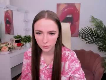 Wildhoney_xo, 19 years old, Make me smile and really happy! #new #young #cute #longhair #shy [110 tokens remaining], webcam photo