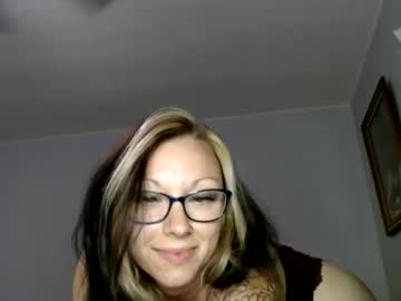 Live Teen Performer willowwaters – profile photo, streaming now