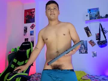 Yeiko_44 big cock cam stud 23 yrs streaming live