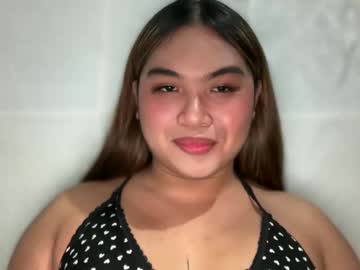 Squirting cam girl Yllanahard age 24 yrs live now