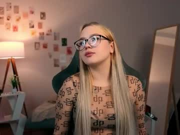 Yourjullymoon, 18 years old, my first day<3 Goal: kiss me  (  #new there and Im #18 y.o #young #blonde girl and sorry for my #shy personality type [5 tokens remaining], webcam photo