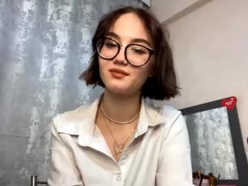 Yuonneespe, 18 years old, I'm Kris the #new witch in the body of a #shy little #young #18 -year-old #skinny girl and my GOAL right now: What do you think about unzip my sweater a little bit? [0 tokens remaining], webcam photo