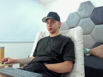Live gay cam model Zacckevans20 yrs streaming now in HD